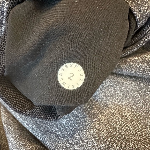 Lululemon On The Fly Pant Heathered Black 28” size 2 - Picture 6 of 8